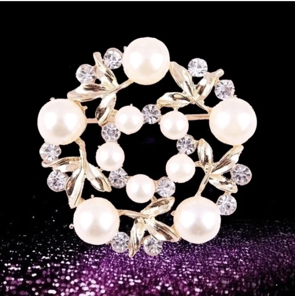 Elegant Pearl & Crystal Brooch